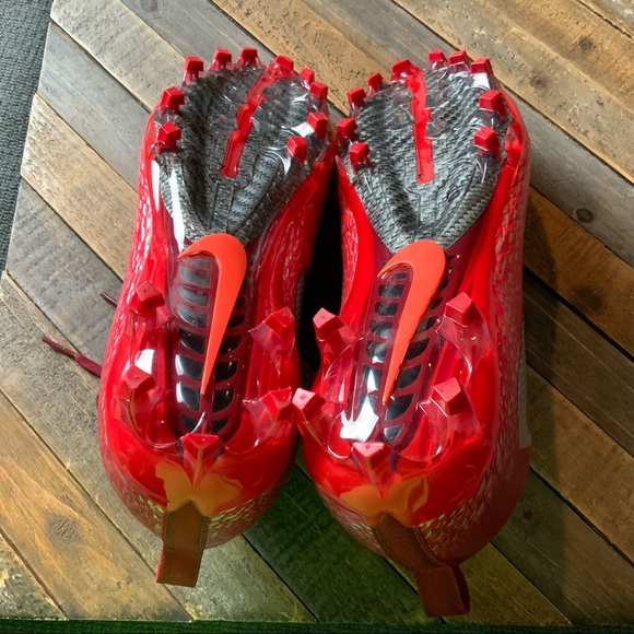 Nike Red Soccer Shoes - Picture 5 of 6